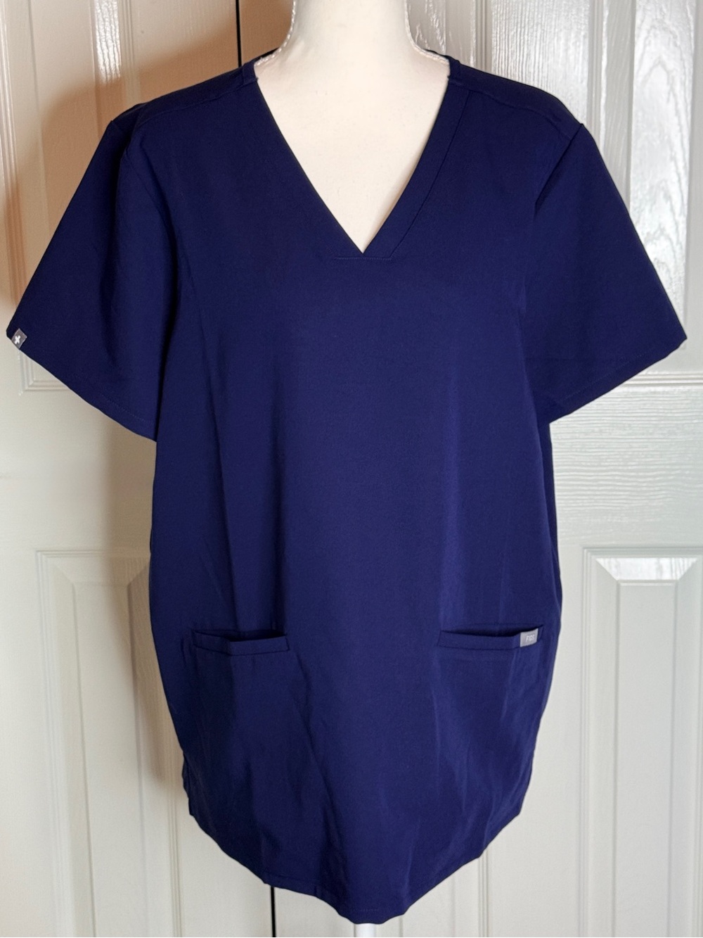 NWT FIGS Navy Blue Casma Three-Pocket Scrub Top XL